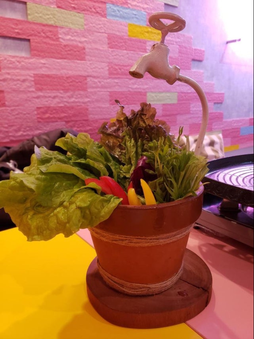 Tapas en la cabeza de Jack Nicholson, rollos en una patineta y 20 ejemplos más de platos extraños