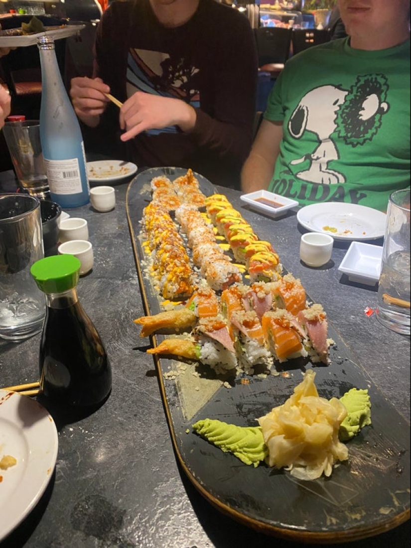 Tapas en la cabeza de Jack Nicholson, rollos en una patineta y 20 ejemplos más de platos extraños