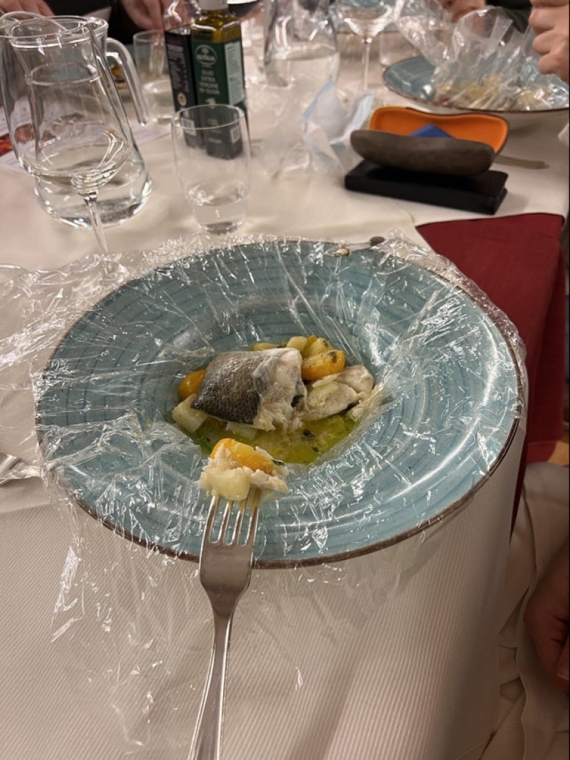 Tapas en la cabeza de Jack Nicholson, rollos en una patineta y 20 ejemplos más de platos extraños