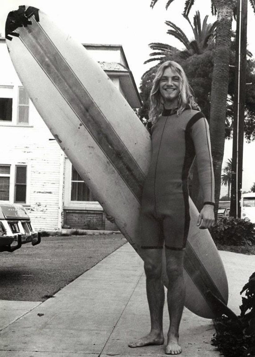 Teenagers on the beaches of California in the 1970s Teenagers on the beaches of California in the 1970s