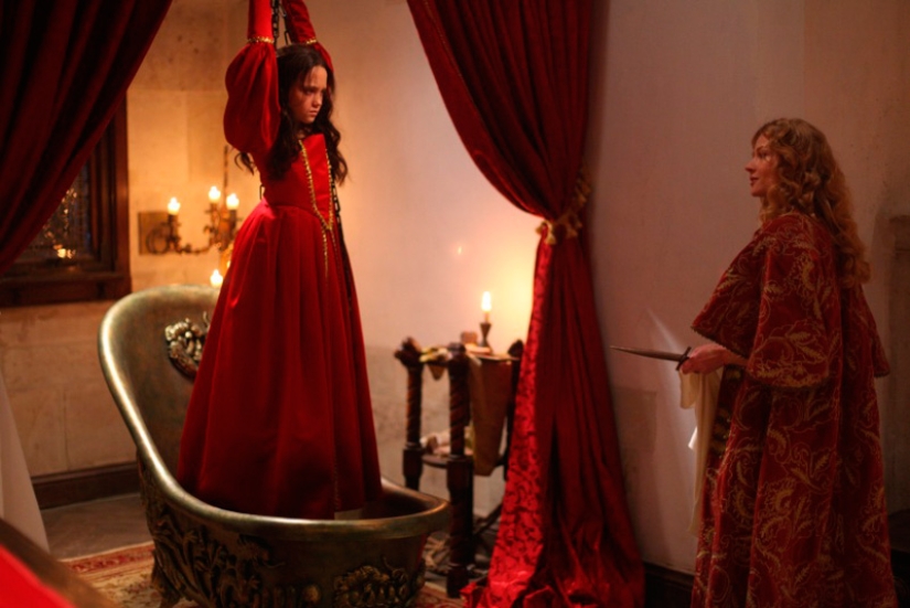 Terribles represalias y baños de sangre de niñas, mientras la condesa Bathory intentaba preservar la belleza que se desvanecía