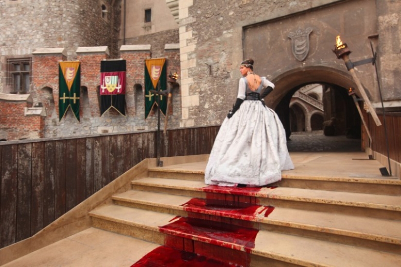 Terribles represalias y baños de sangre de niñas, mientras la condesa Bathory intentaba preservar la belleza que se desvanecía