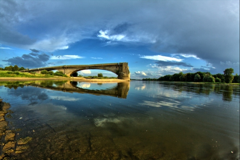 The most unusual borders that showcase policy