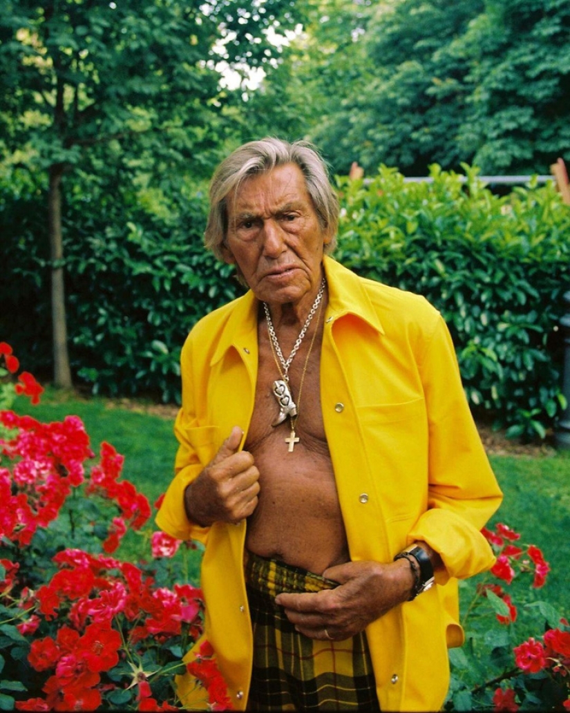 "The Spanish King": How 91-year-old model Andres Garcia-Carro lives and works