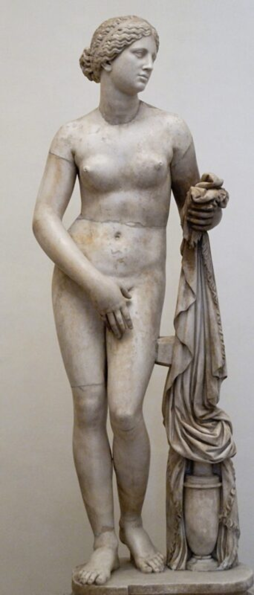 The statue of Aphrodite of Cnida is so realistic that she was once raped The statue of Aphrodite of Cnida is so realistic that she was once raped