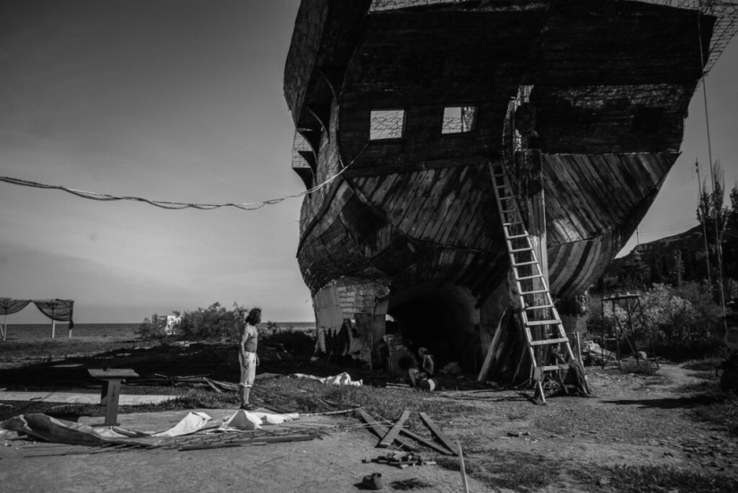 The story of Captain Scaletto, or How the sailboat of a dream crashed on the rocks of bureaucracy The story of Captain Scaletto, or How the sailboat of a dream crashed on the rocks of bureaucracy