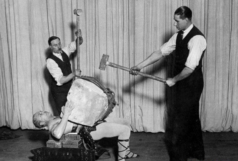 The story of circus athlete Alexander Zass — Russian "Iron Samson" The story of circus athlete Alexander Zass — Russian "Iron Samson"