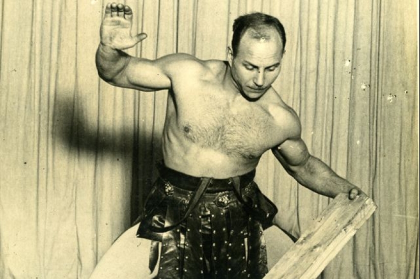 The story of circus athlete Alexander Zass — Russian "Iron Samson" The story of circus athlete Alexander Zass — Russian "Iron Samson"