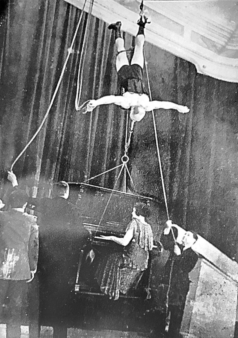 The story of circus athlete Alexander Zass — Russian "Iron Samson" The story of circus athlete Alexander Zass — Russian "Iron Samson"