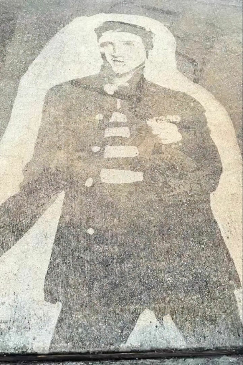 This Guy Used A Pressure Washer To Create Art On The Street, And Here Are His 13 Best Works