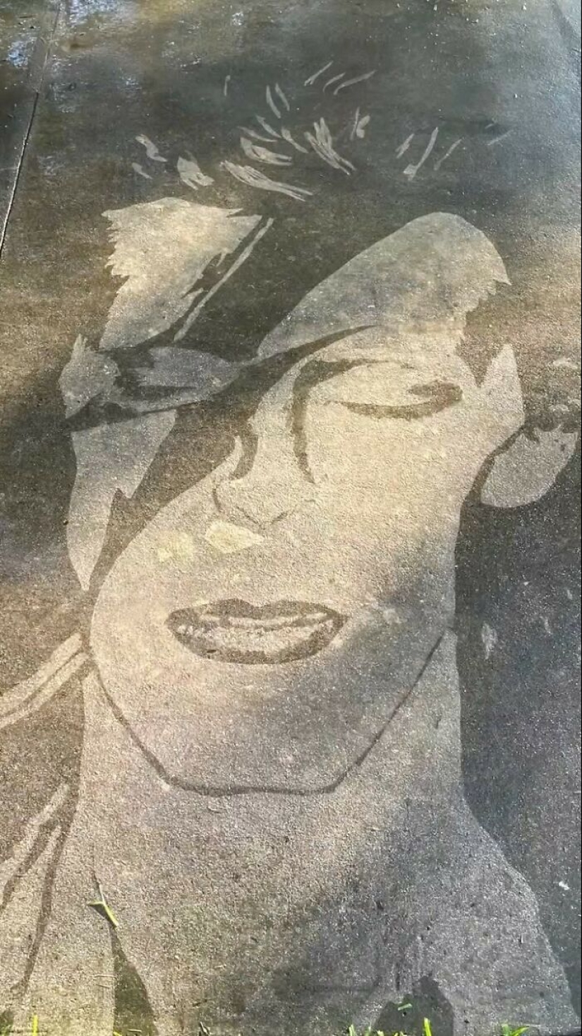This Guy Used A Pressure Washer To Create Art On The Street, And Here Are His 13 Best Works
