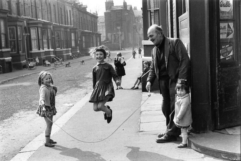 This Instagram Account Featured 15 New Amusing Street Photos