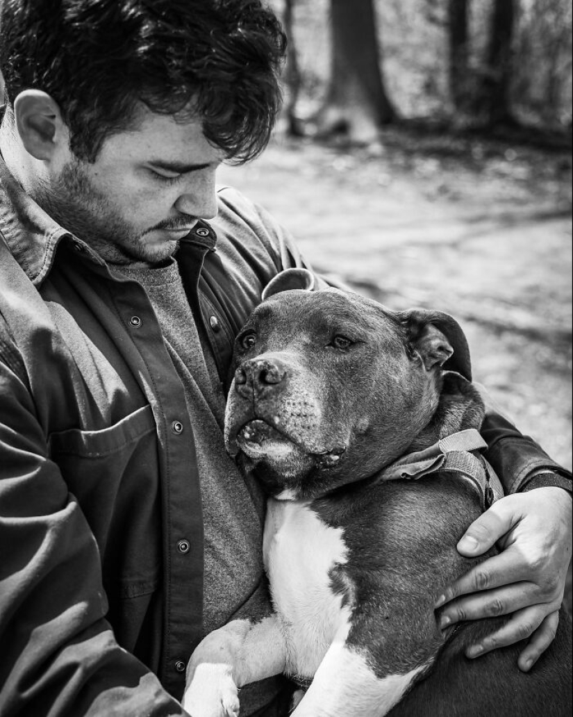 This Photographer Captures People With Their Pets Before They Cross The “Rainbow Bridge” This Photographer Captures People With Their Pets Before They Cross The “Rainbow Bridge”