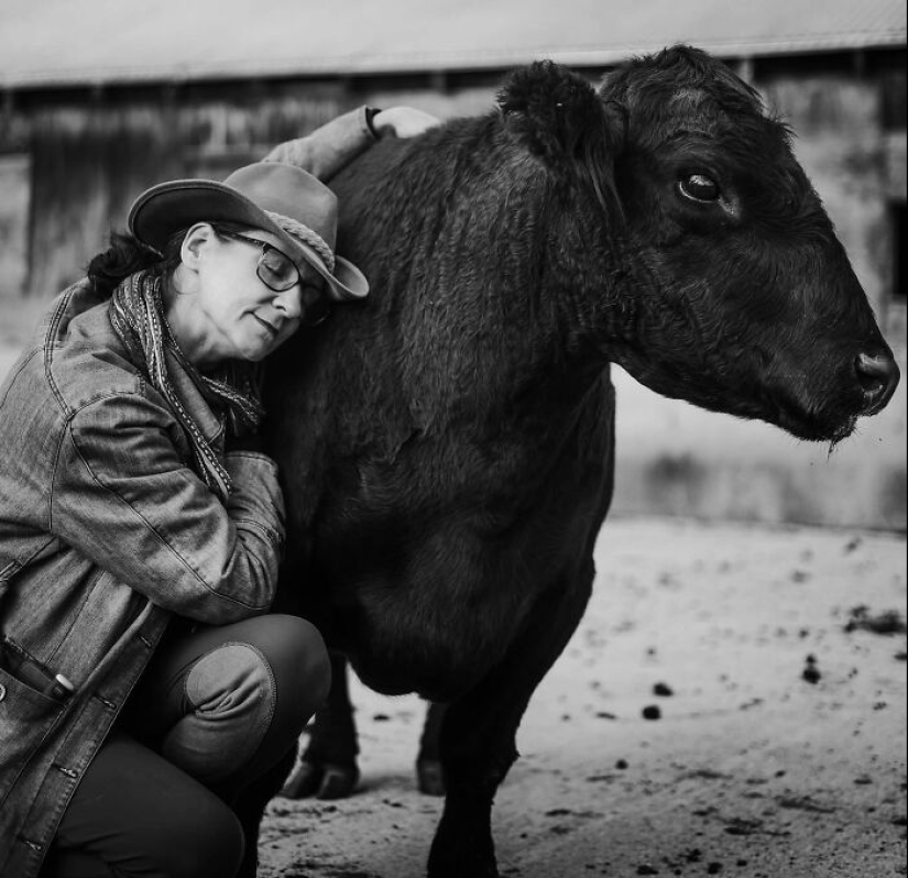 This Photographer Captures People With Their Pets Before They Cross The “Rainbow Bridge” This Photographer Captures People With Their Pets Before They Cross The “Rainbow Bridge”