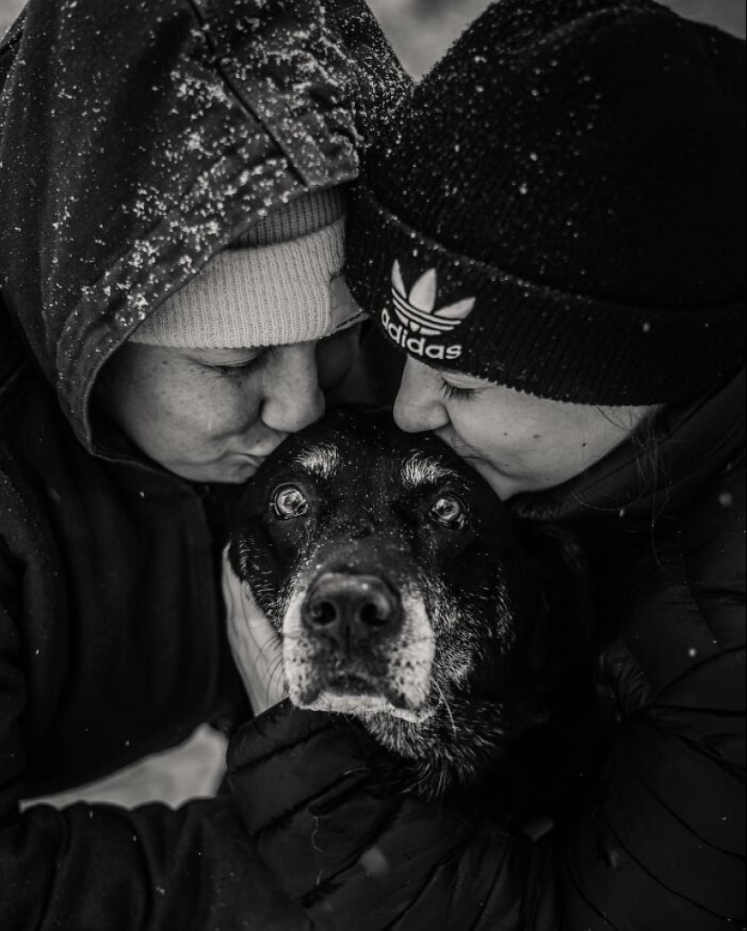 This Photographer Captures People With Their Pets Before They Cross The “Rainbow Bridge” This Photographer Captures People With Their Pets Before They Cross The “Rainbow Bridge”