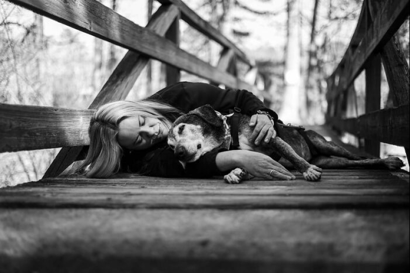 This Photographer Captures People With Their Pets Before They Cross The “Rainbow Bridge” This Photographer Captures People With Their Pets Before They Cross The “Rainbow Bridge”