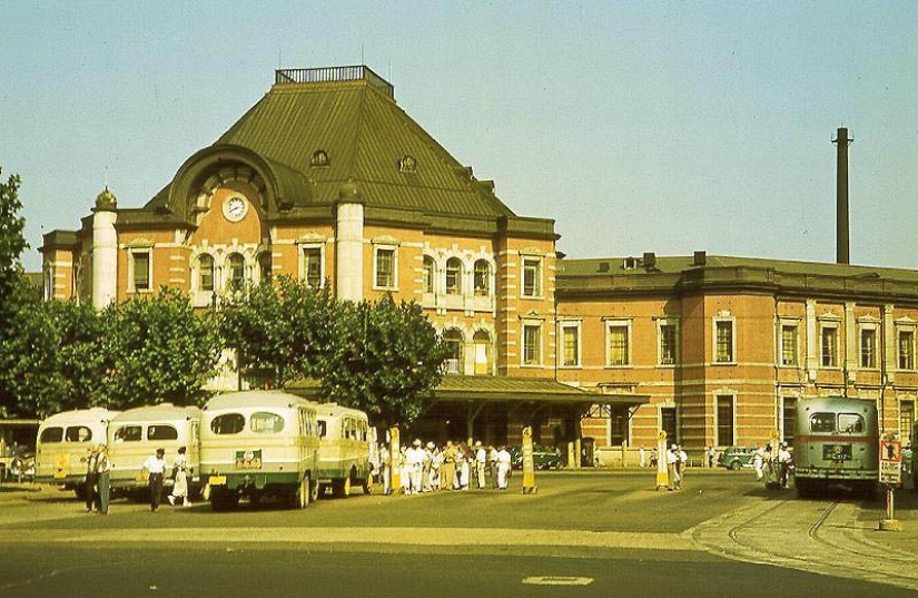 Tokyo of the 1950s in color images