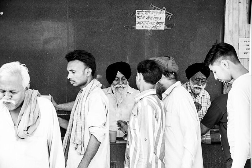 Tomé 12 fotografías que muestran la vida en las calles de la vieja Delhi