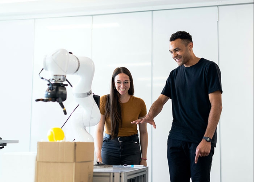 “Trabajo garantizado de por vida”: 15 trabajos que la gente está 99,9% segura de que la IA no robará