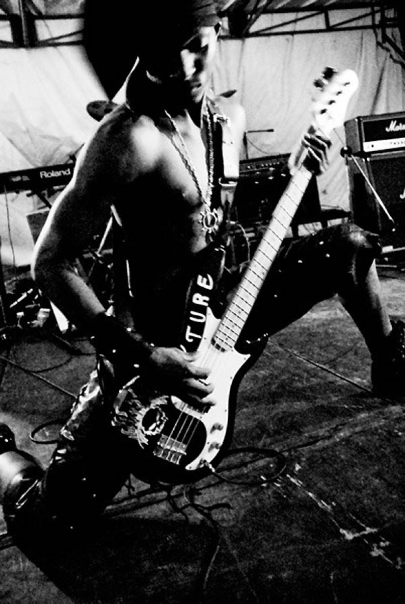 TRUE BLACK METAL de Botswana TRUE BLACK METAL de Botswana