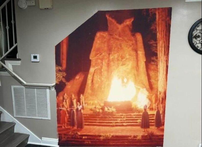 Una cuenta en Twitter preguntó qué hacer con un espacio debajo de las escaleras, e Internet respondió