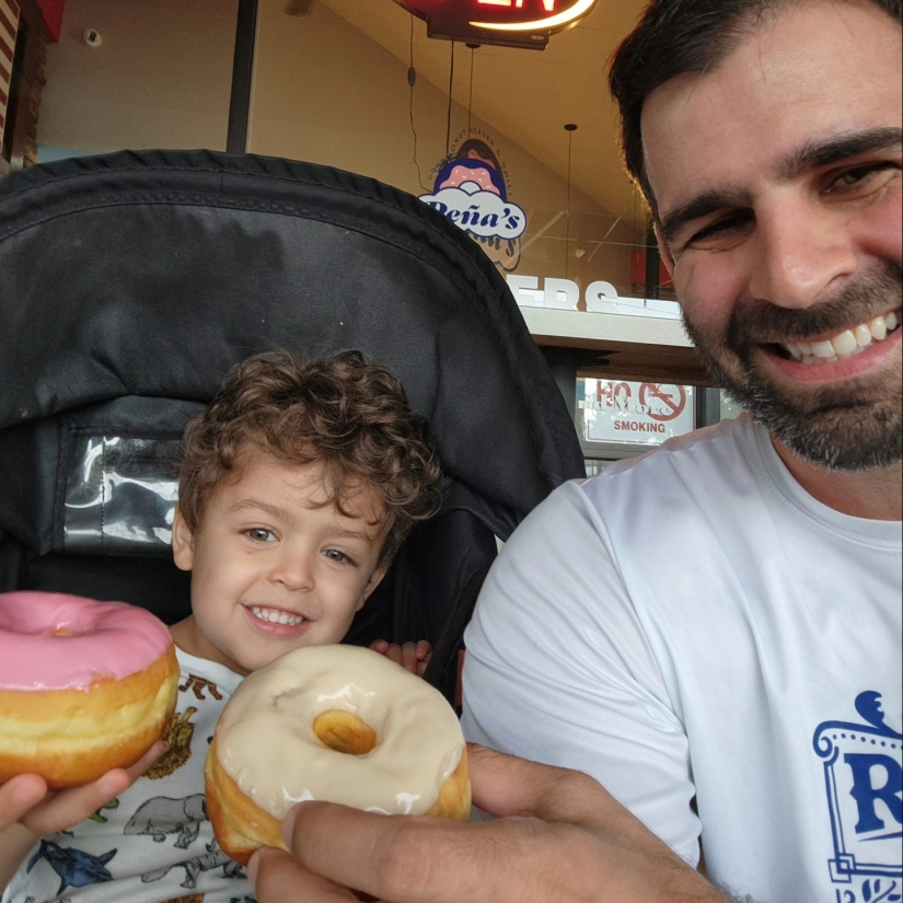 Una pareja supera las probabilidades de una entre quince millones de dar la bienvenida a cuatrillizos “milagrosos” idénticos Una pareja supera las probabilidades de una entre quince millones de dar la bienvenida a cuatrillizos “milagrosos” idénticos