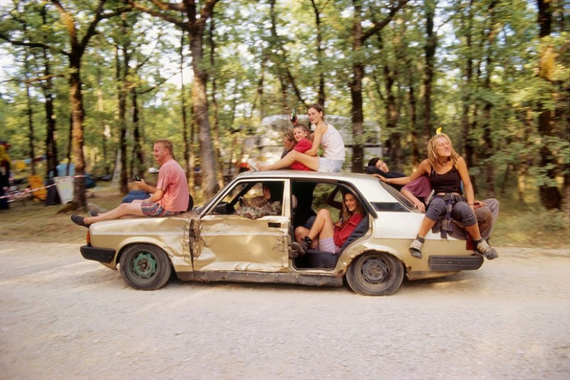 Verano sin fin: La vida nómada de los Ravers de la década de 1990 Verano sin fin: La vida nómada de los Ravers de la década de 1990