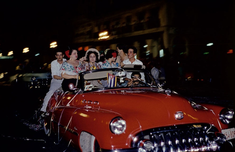 Vivid photos of Cuba in 1954, which really looks like a free country