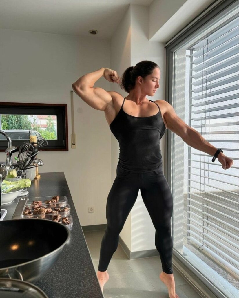 Vladislava Galagan — beauty with iron biceps Vladislava Galagan — beauty with iron biceps