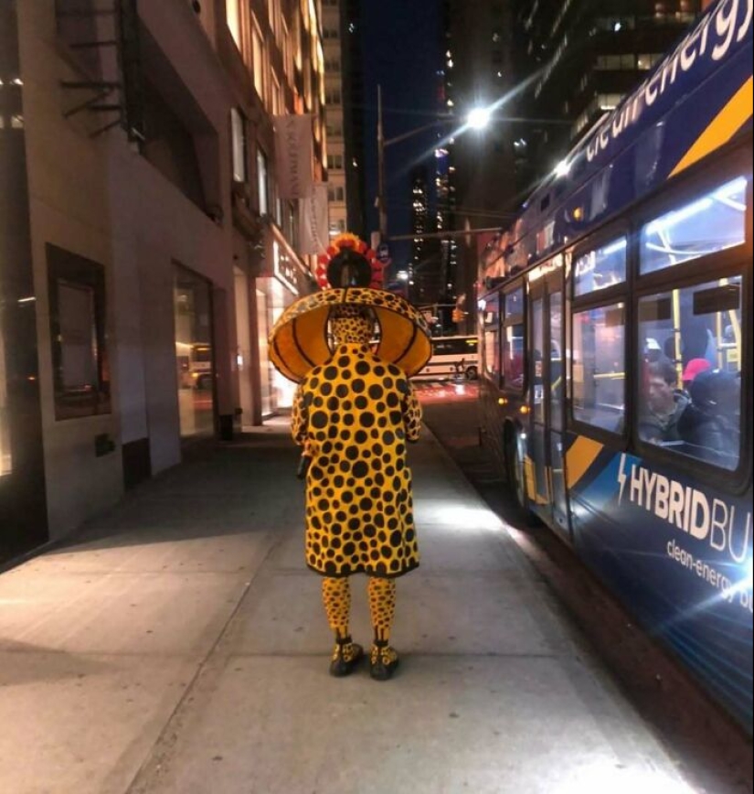 “What New York Wears”: 26 NYC Locals That Weren’t Afraid To Experiment With Their Fashion