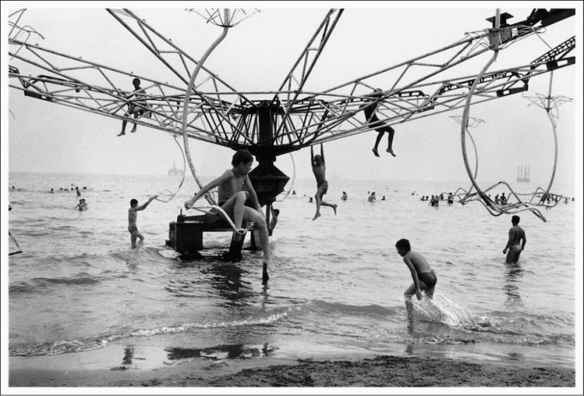 Wonderland: A Fairy Tale about the Soviet Monolith