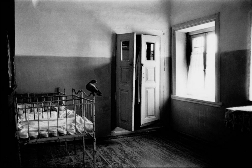 Wonderland: A Fairy Tale about the Soviet Monolith