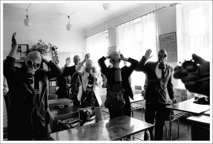 Wonderland: Un cuento de hadas sobre el Monolito Soviético Wonderland: Un cuento de hadas sobre el Monolito Soviético