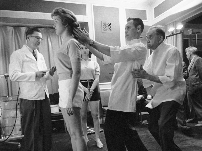 X-ray, la plomada y pesos: cómo elegir la "Señorita postura correcta" en los años 50 X-ray, la plomada y pesos: cómo elegir la "Señorita postura correcta" en los años 50