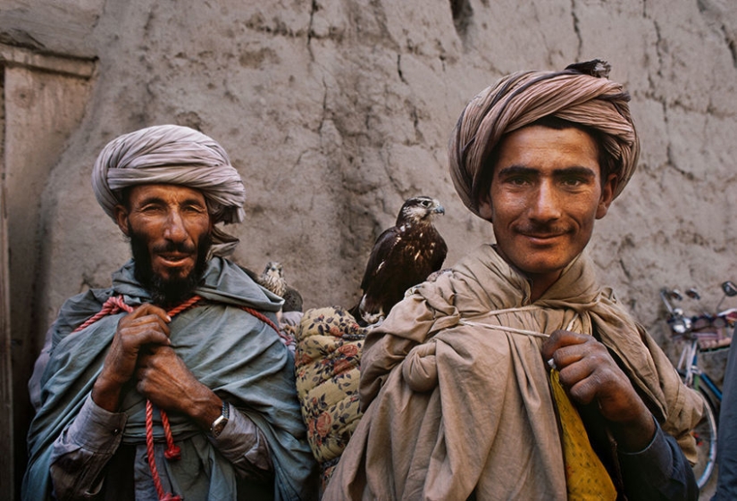 You and I are of the same blood: 35 incredible photos of people and animals from Steve McCurry You and I are of the same blood: 35 incredible photos of people and animals from Steve McCurry