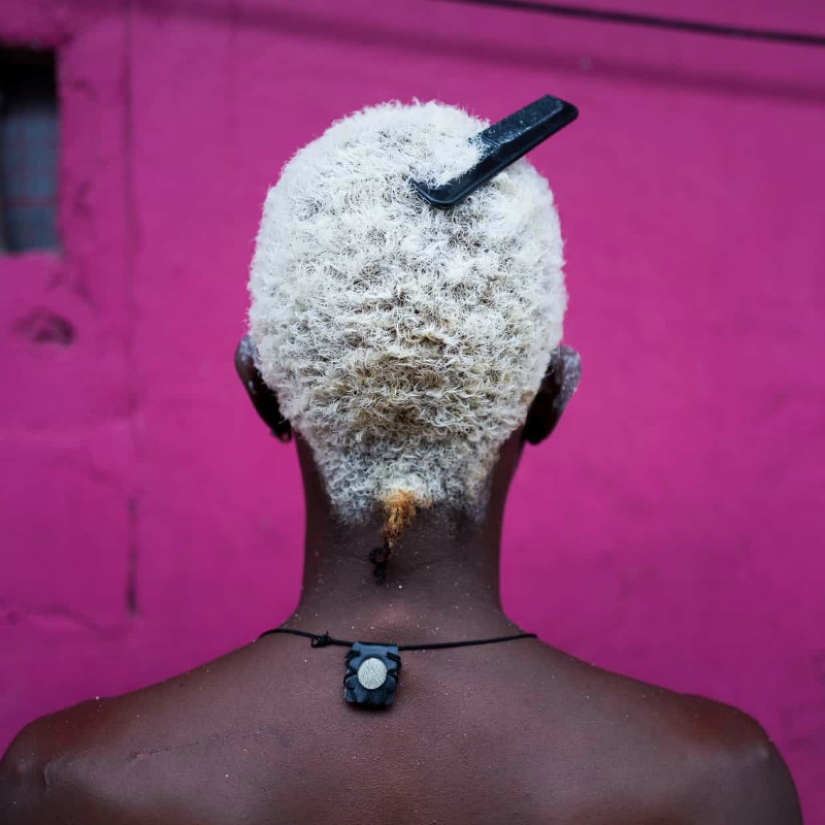 You give me a hairstyle, and I'll give you fish for lunch: how a thousand people get along on an island the size of a football field You give me a hairstyle, and I'll give you fish for lunch: how a thousand people get along on an island the size of a football field