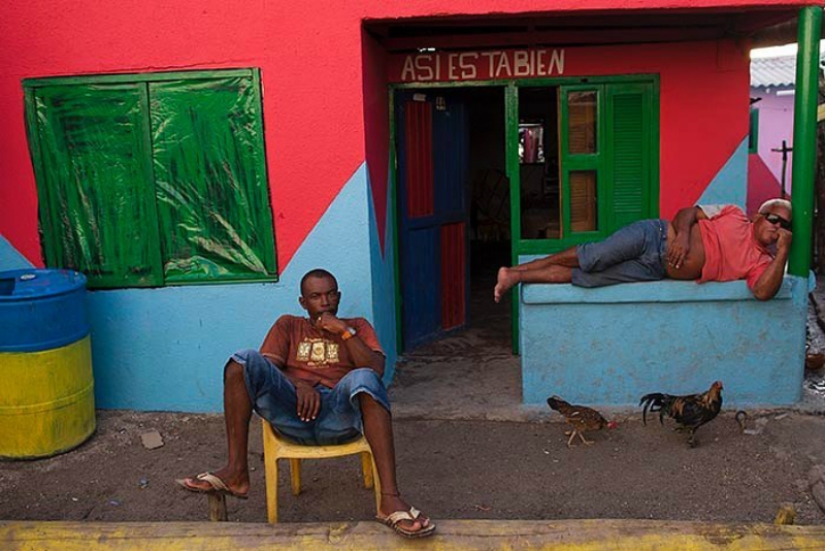 You give me a hairstyle, and I'll give you fish for lunch: how a thousand people get along on an island the size of a football field You give me a hairstyle, and I'll give you fish for lunch: how a thousand people get along on an island the size of a football field