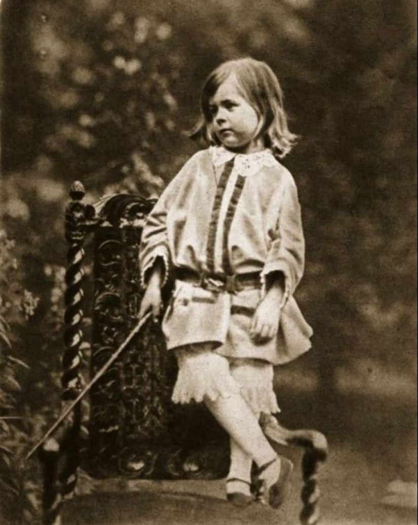 Young Alice: portraits of children by Lewis Carroll Young Alice: portraits of children by Lewis Carroll
