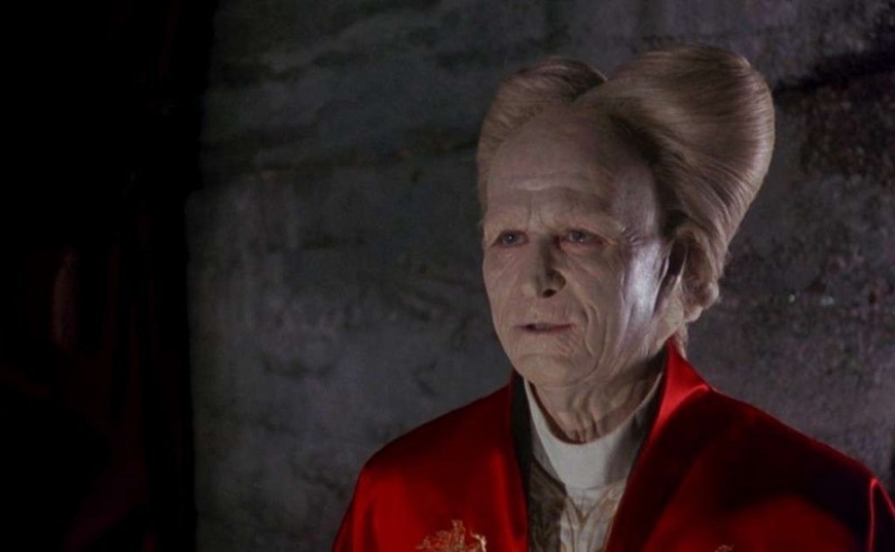 10 actors, chameleons, able to transform into anyone 10 actors, chameleons, able to transform into anyone