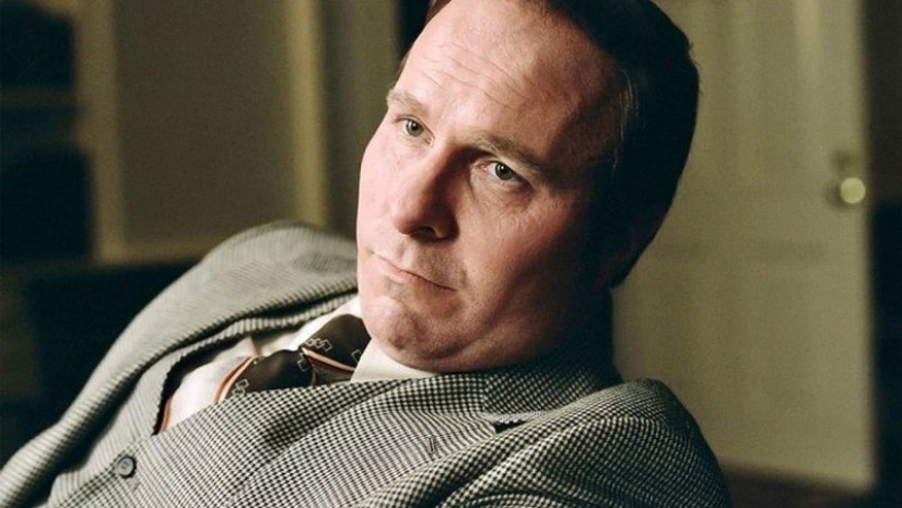 10 actors, chameleons, able to transform into anyone 10 actors, chameleons, able to transform into anyone