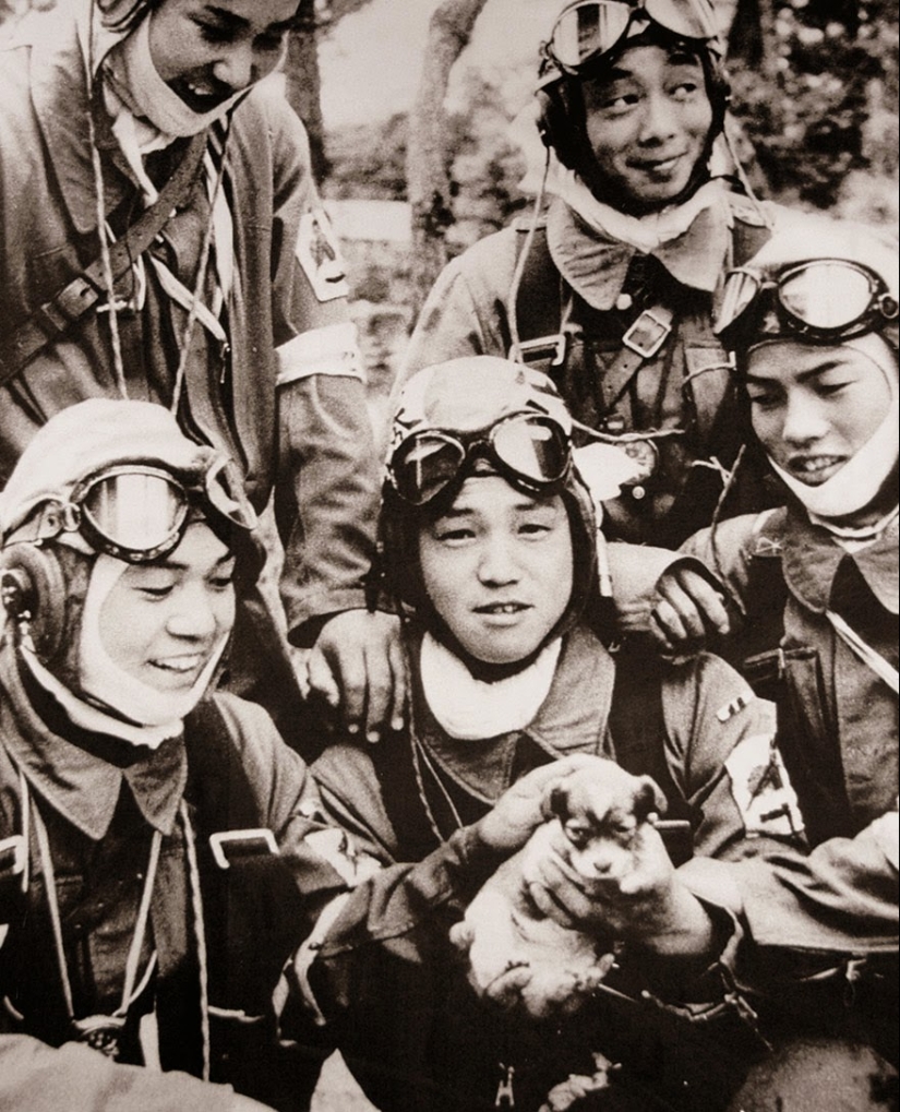 10 creepy photos and the stories behind them