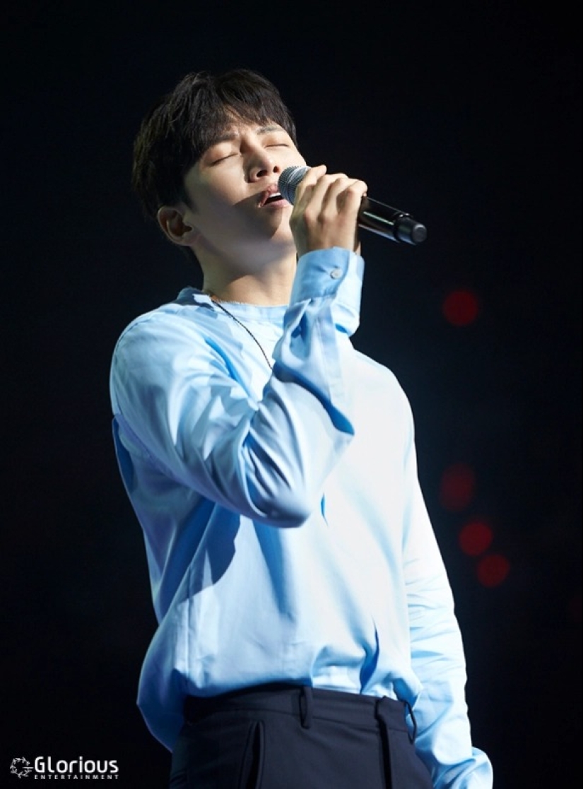 10 Korean Actors Who Are Talented Singers Too: Hyun Bin, Seo In-Guk, Jo Jung-suk 10 Korean Actors Who Are Talented Singers Too: Hyun Bin, Seo In-Guk, Jo Jung-suk