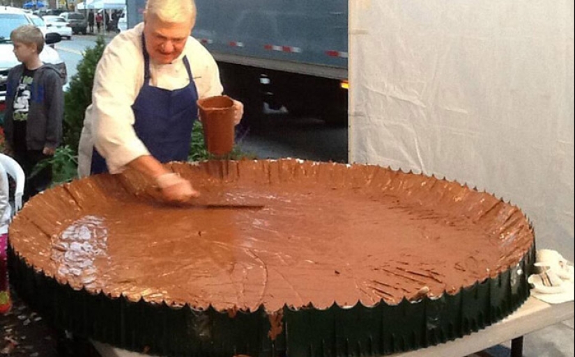 10 Largest Portions of Food Ever Cooked in the World 10 Largest Portions of Food Ever Cooked in the World