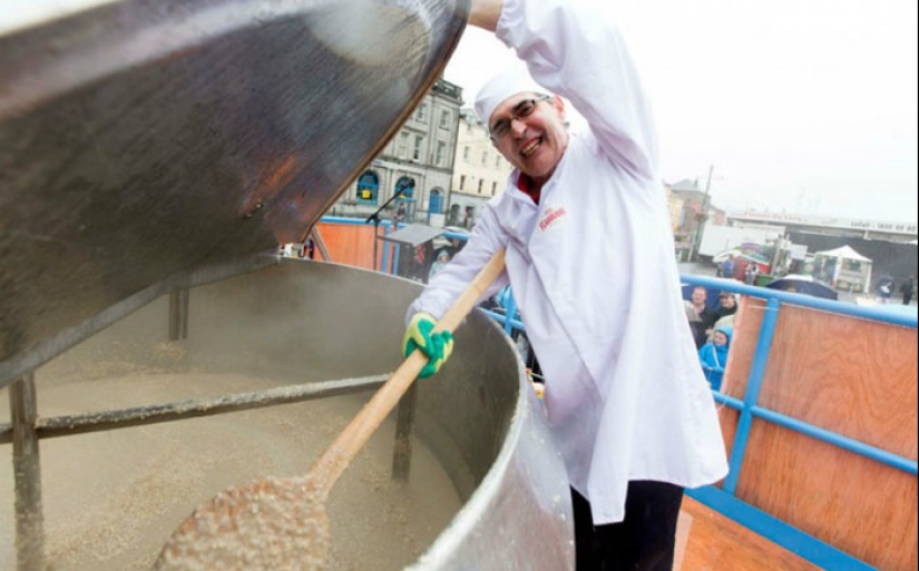 10 Largest Portions of Food Ever Cooked in the World 10 Largest Portions of Food Ever Cooked in the World