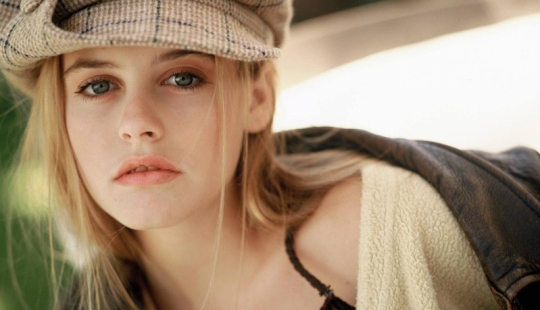 10 most beautiful girls from the TV screens of the 90s