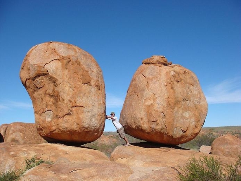 10 most famous balancing rocks the world