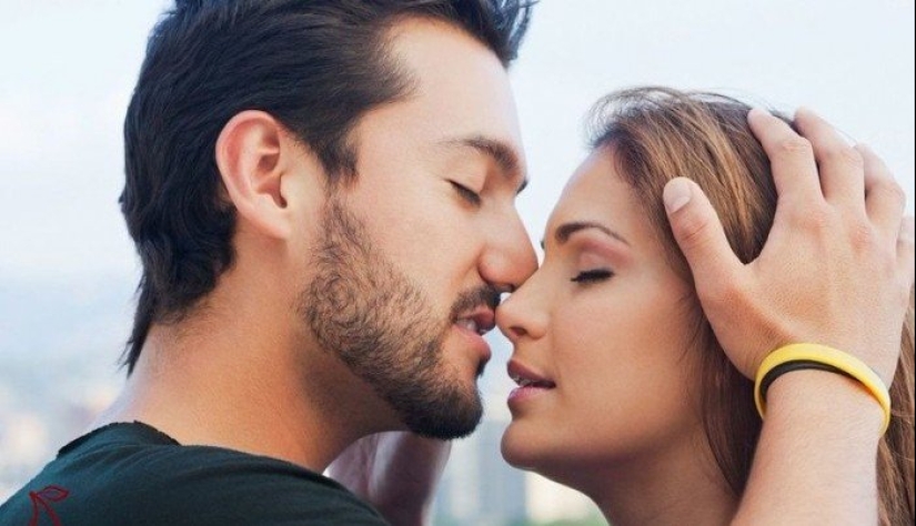 10 obvious reasons why men fall in love with women 10 obvious reasons why men fall in love with women