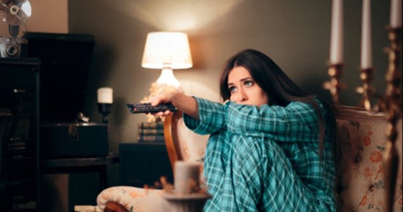 10 reasons why "binge" viewing of TV shows is slowly killing us