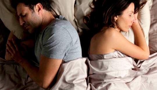 10 sleep poses that clearly characterize the relationship within a couple 10 sleep poses that clearly characterize the relationship within a couple