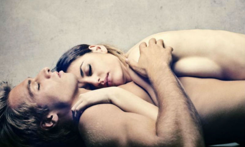 11 reasons to sleep naked